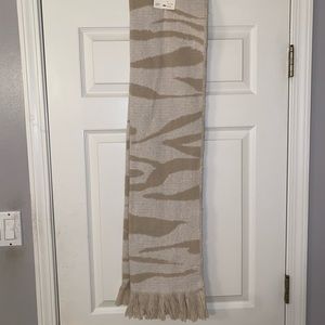 Brushed blanket scarf